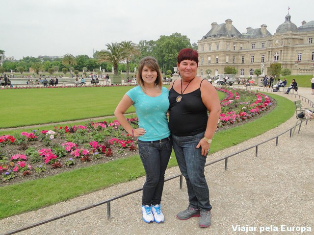 Eu e mamãe no Jardim de Luxemburgo 