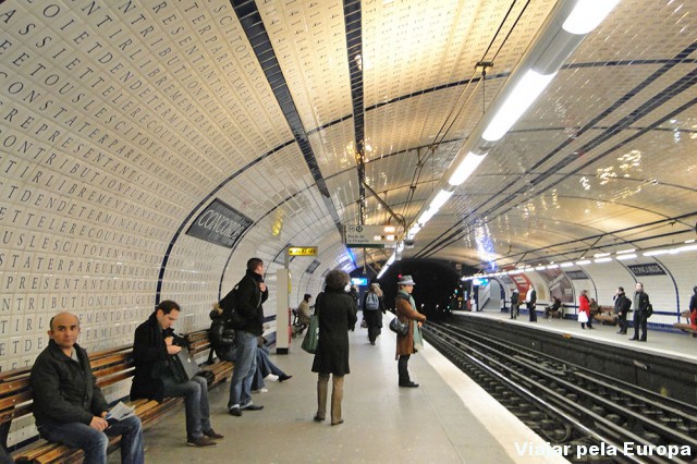 Uma das estações de metro de Paris