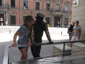 Trocando ideias no caminho para o Palácio Real