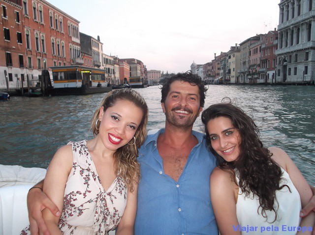 Passeio de barco em Veneza com o Jacop - Surfer que nos hospedou na cidade.