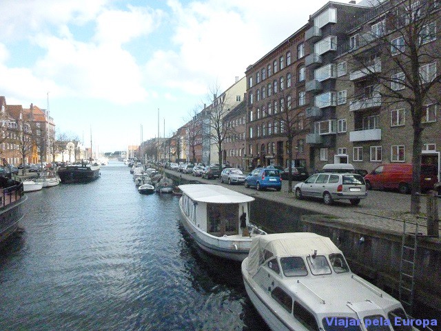 Passeio de barco pelo canal de Copenhague.