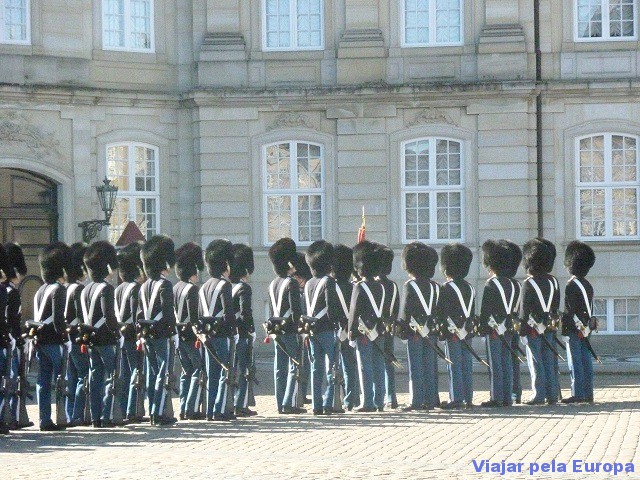 Troca de guarda no Palácio Real de Copenhague.