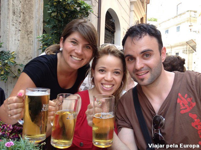 Naiara Back, Gisele Almeida e Daniel Kifarkis em Roma.