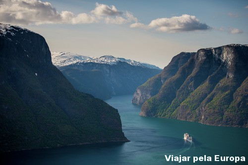 Os fiordes da Noruega parecem uma obra de arte da natureza!