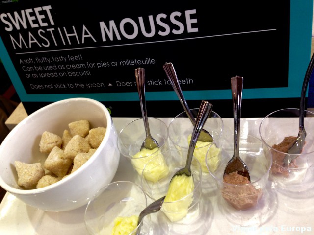 Mousse de mastiha com sabor de chocolate e baunilha. Delícia!