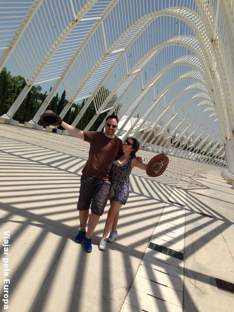 Para não perder a viagem completamente fizemos poses nos arcos do Estádio Olímpico de Atenas.