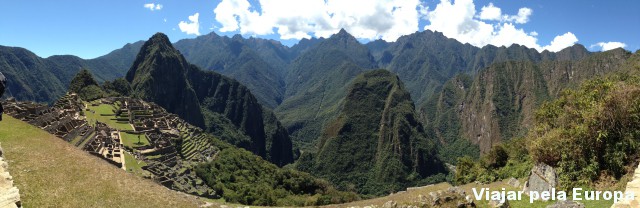 Panorâmica de Machu Picchu. A paisagem é tão incrível que nenhuma foto faz jus à beleza do lugar