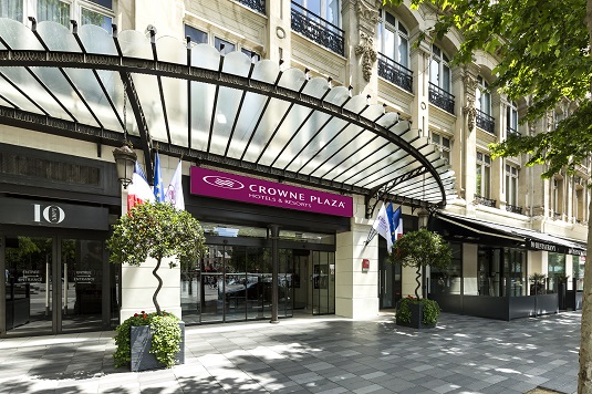 hotel-paris-crowne-plaza-republique-entrance